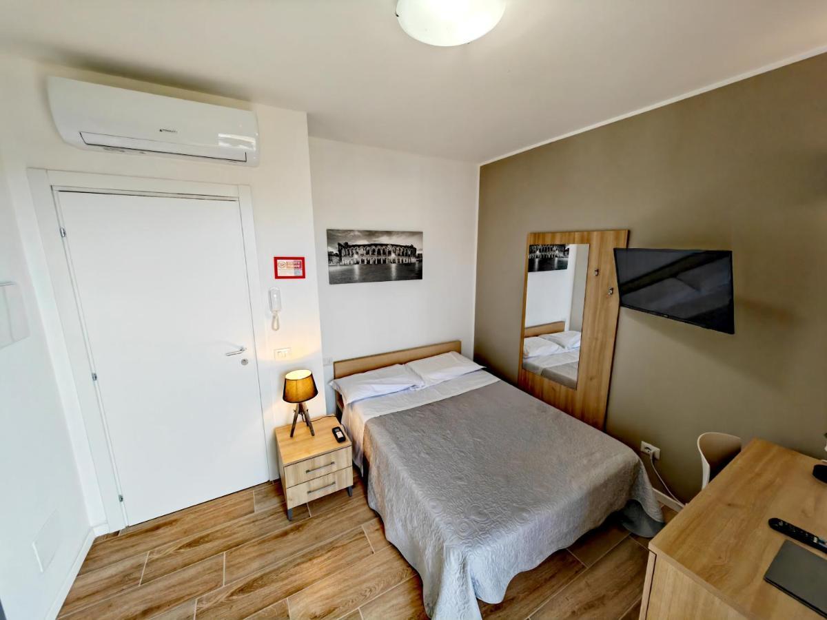Residenza Delizia Camere & Appartamenti "Residenze Del Cuore" Verona Eksteriør billede